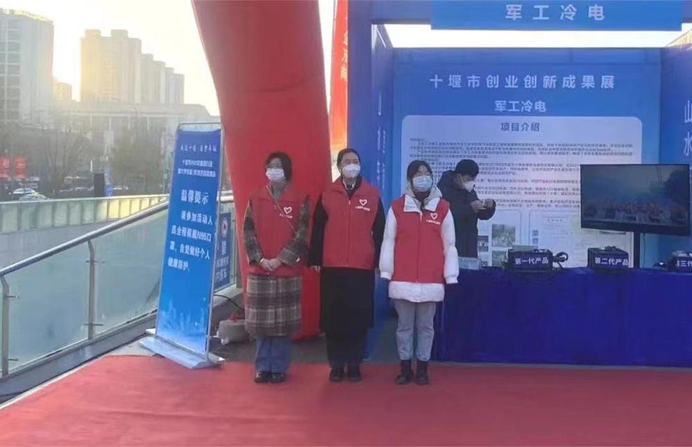 82ceb1edc26d48e7a1a0fc179cf4f207.jpg 82ceb1edc26d48e7a1a0fc179cf4f207.jpg